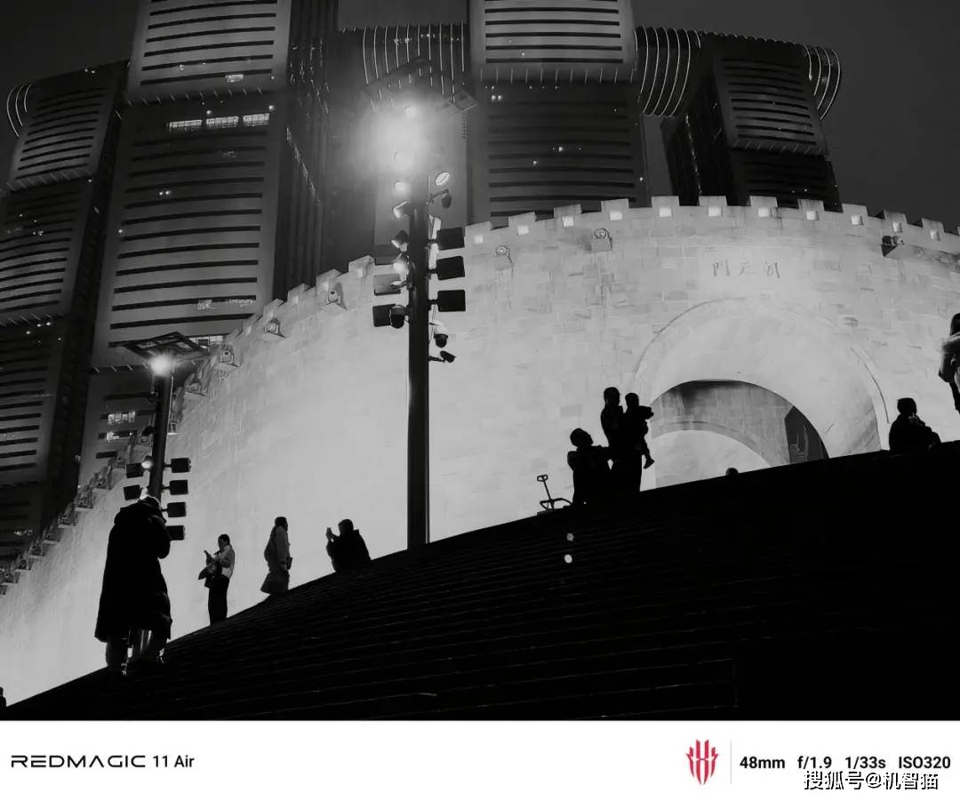 红魔11 Air测评：游戏手机的巧妙平衡点